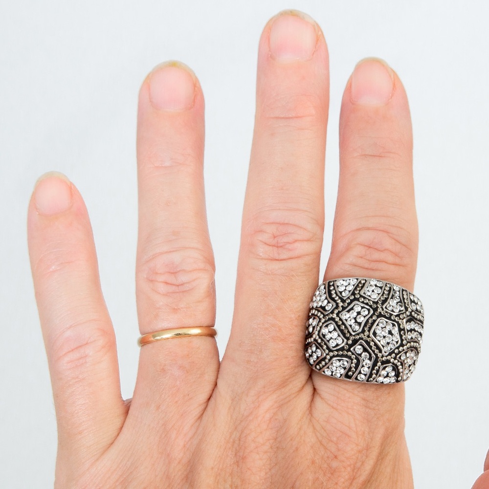 Crystal & beaded statement ring cocktail ring silver Chelsea Taylor 8